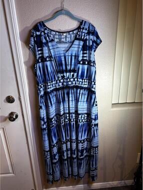 Dana Buchman XL Blue and Black Patterned Maxi Dress